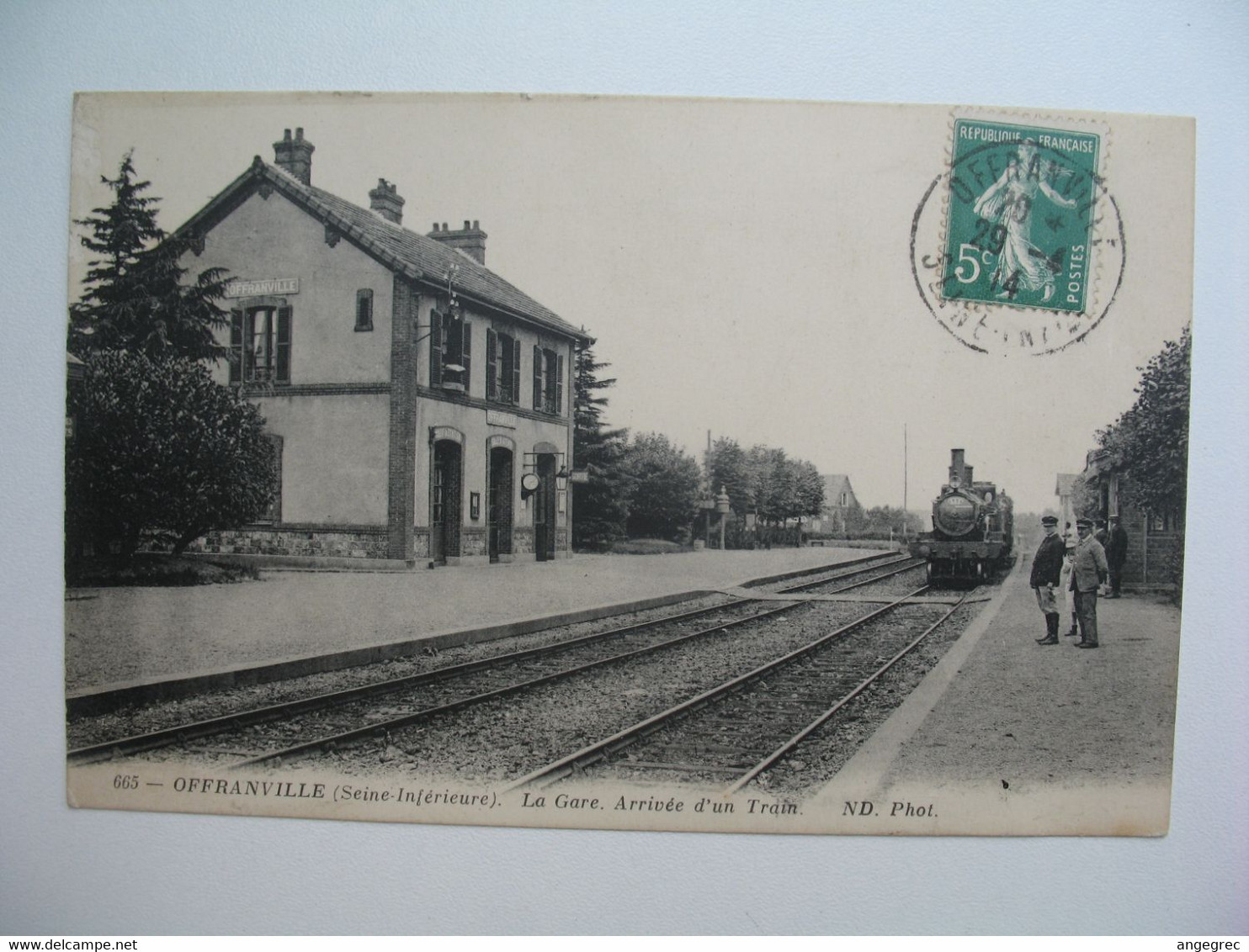 CPA Gare :  Offranville -    La Gare -  Arrivée D'un Train - Offranville