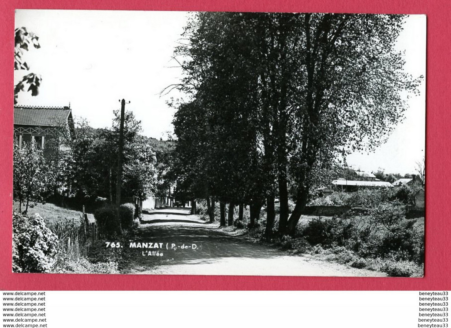 CPA (Réf : X 648) MANZAT (63 PUY DE DÔME) L'Allée - Manzat