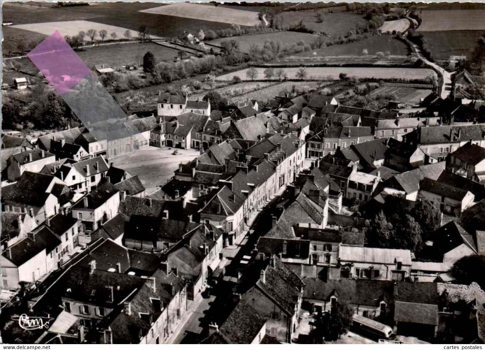 * LES AIX-D'ANGILLON   Vue Aérienne Sur La Place Et La Grande Rue - Les Aix-d'Angillon