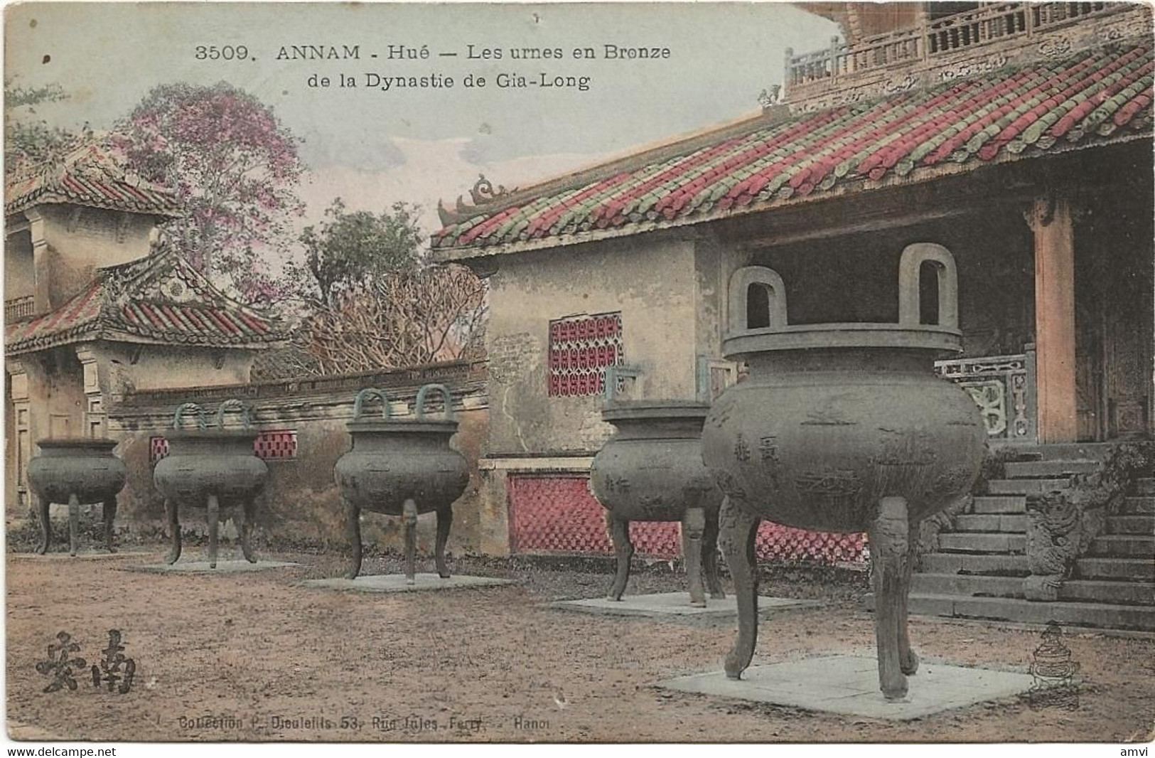 22-8-2332 Annam Hué Les Urnes En Bronze De La Dynastie De Gia Long Colorisée - Vietnam