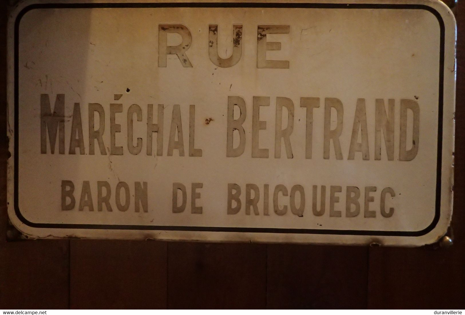 PLAQUE EMAILLEE DE RUE Ancienne - Rue Du Maréchal-Bertrand (Baron De Bricquebec) - Hinweise