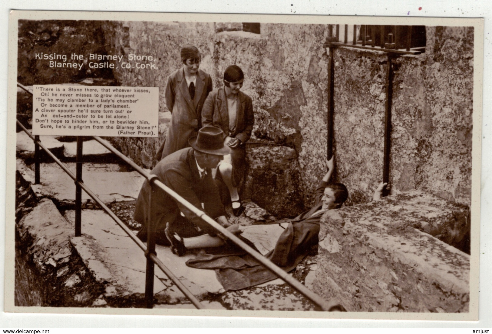 Irlande //  KISSING THE BLARNEY STONE ,BLARNEY, Co Cork - Other & Unclassified