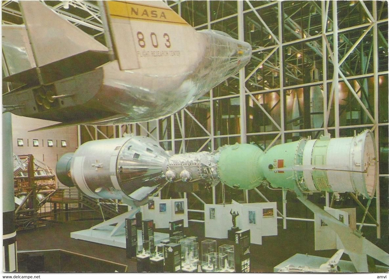 22-8-2353 The American Apollo Et Russian Soyuz - Spazio