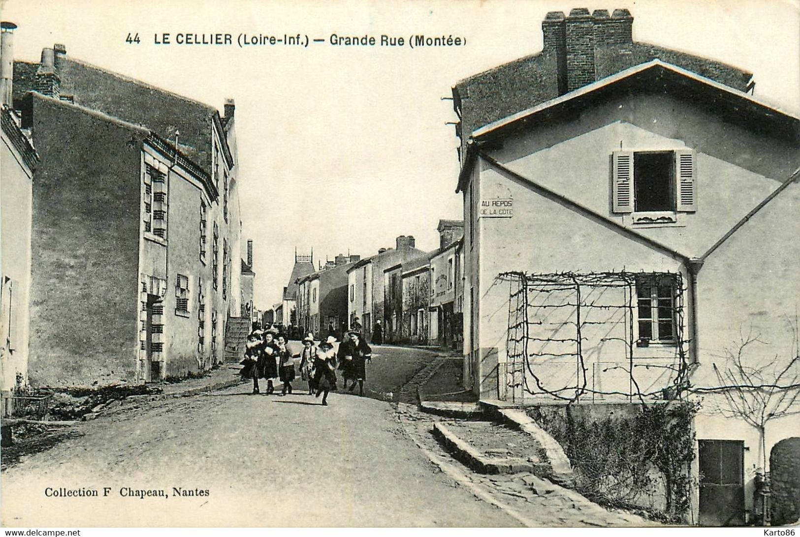 Le Cellier * La Montée De La Grande Rue * Villageois - Le Cellier