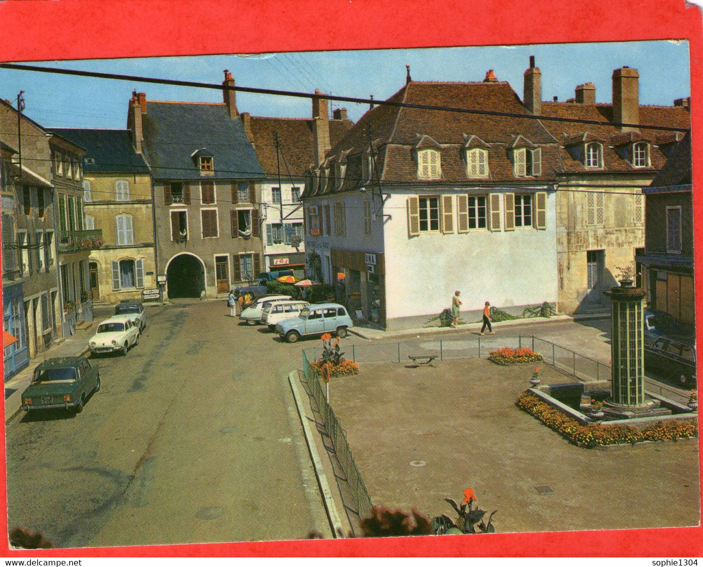 TANNAY - Place Charles Chaigneau - 1974 - (Vieilles Voitures Renault 8 - 4L - Citroën DS - Peugeot Dauphine ......) - Tannay