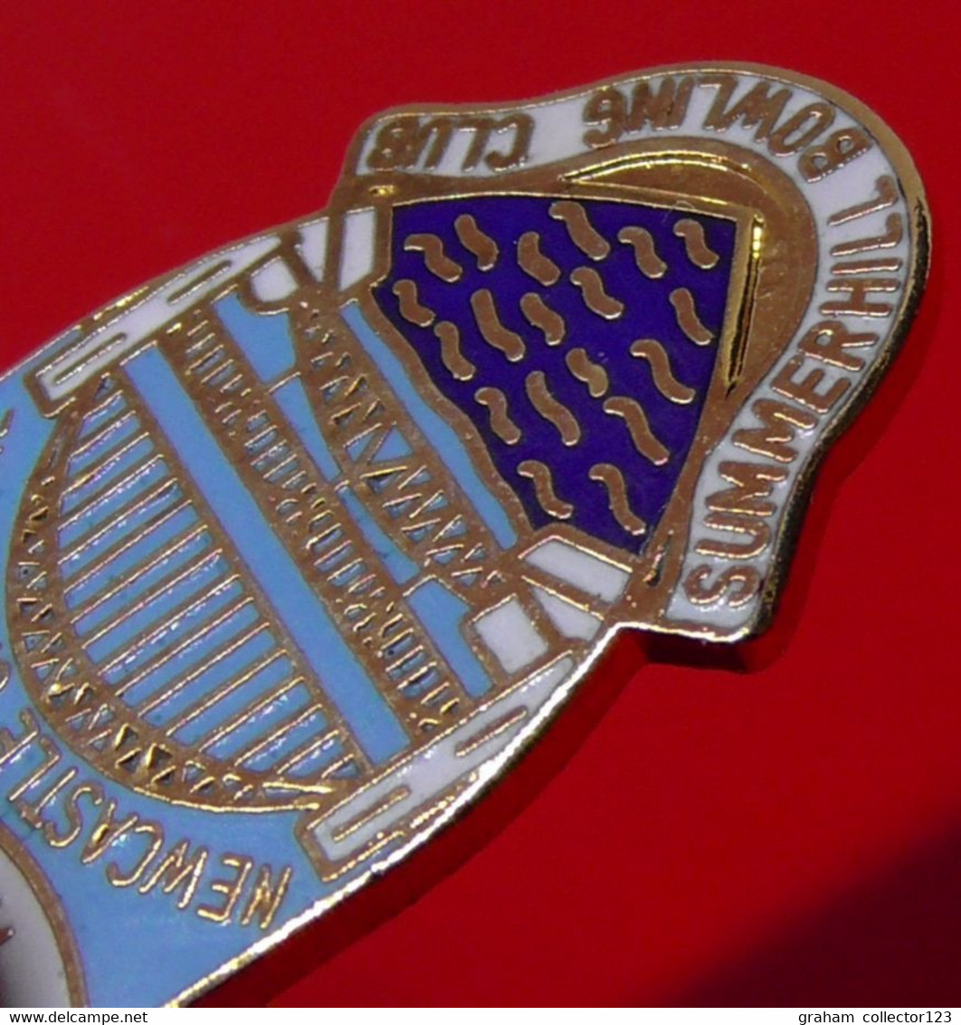 Vintage Enamel And Metal Badge Bowling Bowler Bowls Lawn Bowls Newcastle Upon Tyne Summerhill Bowl Club 75th Anniversary - Bowling