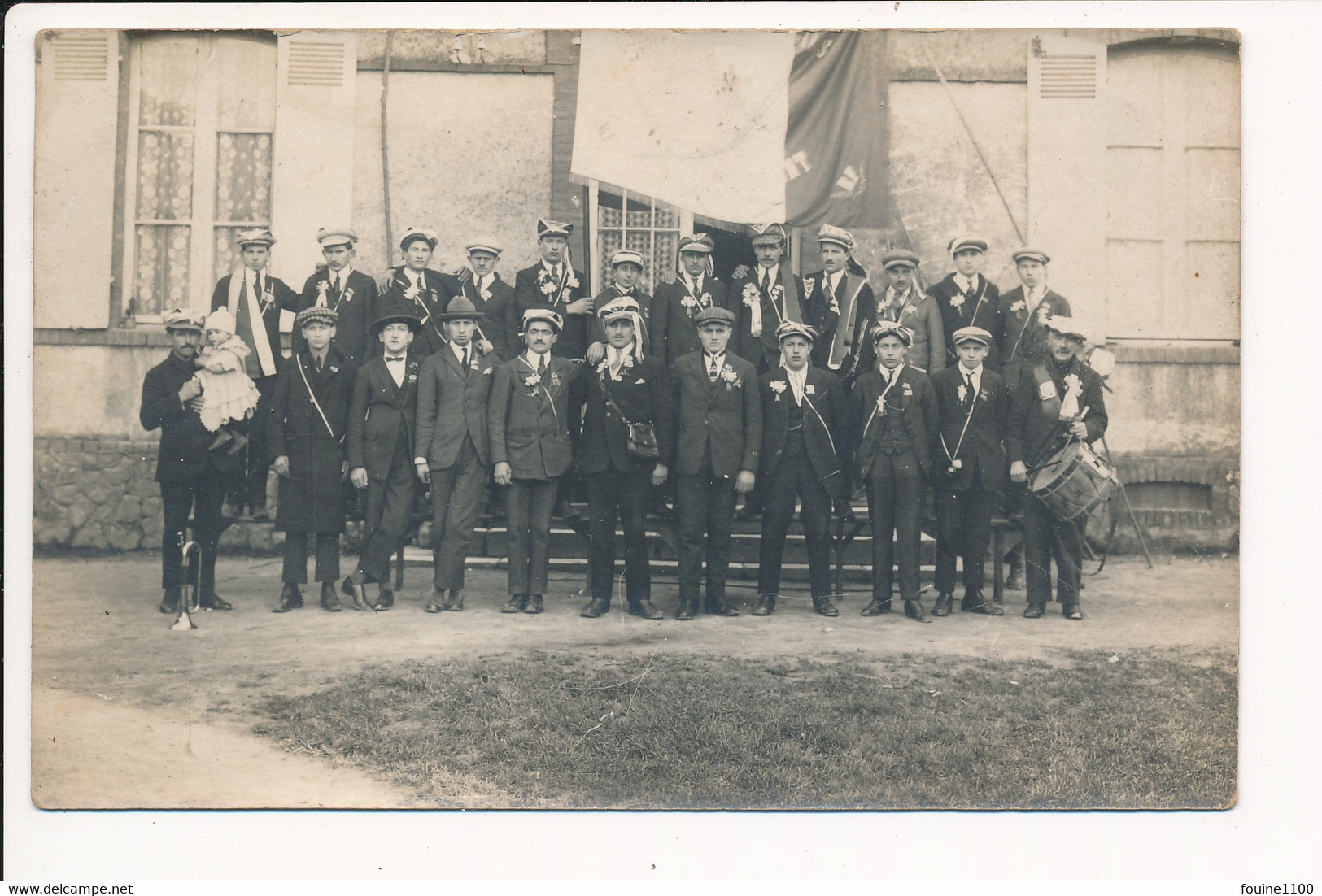 CARTE PHOTO D' ARGENT SUR SAULDRE  Les Conscrits Devant La Mairie Je Pense ( Photographe Algret à Aubigny Sur Nère - Argent-sur-Sauldre