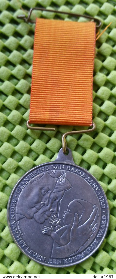 Medaille -Amalia Dochter Van Willem- Alexander , 7-12-2003 - Pays-Bas - Monarquía/ Nobleza