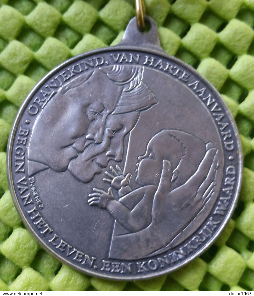 Medaille -Amalia Dochter Van Willem- Alexander , 7-12-2003 - Pays-Bas - Adel