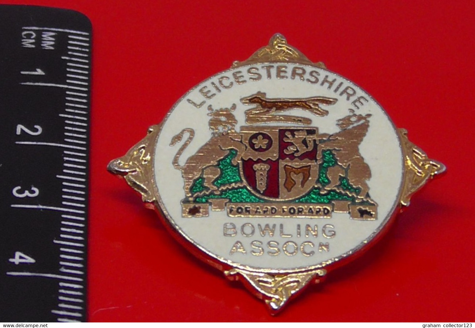 Vintage Enamel And Metal Badge Bowling Bowler Bowls Lawn Bowls Leicestershire Bowling Association - Bowling