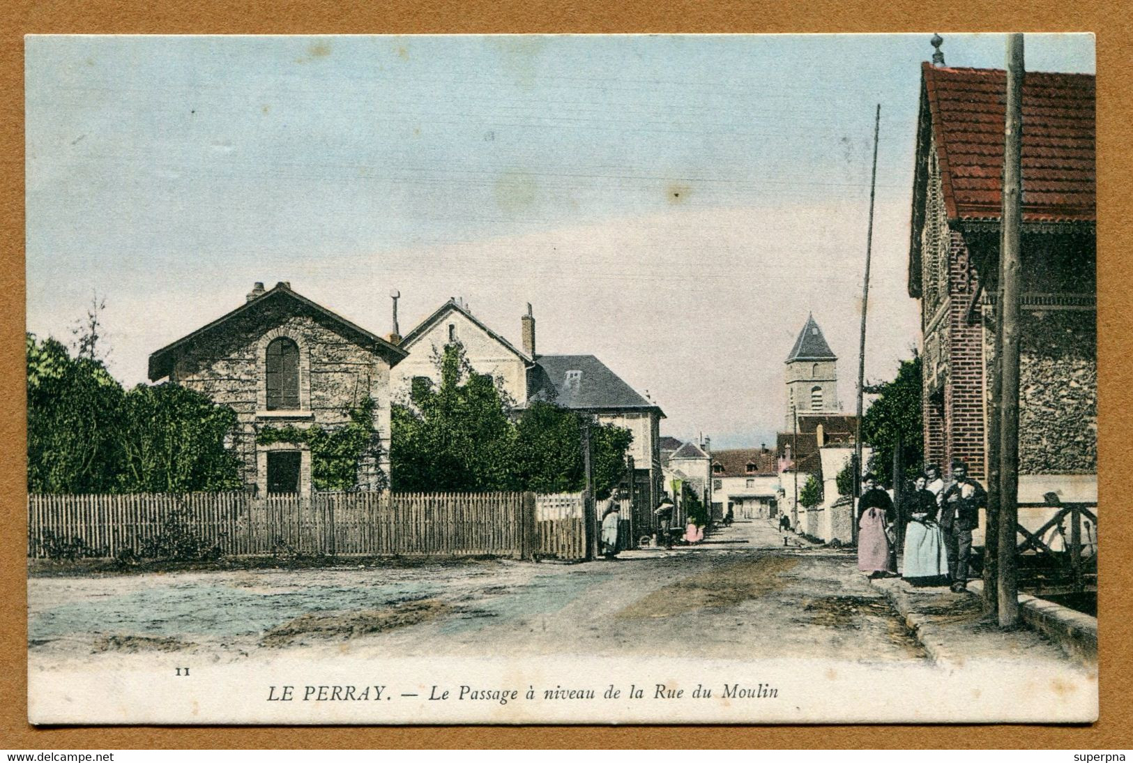LE PERRAY (78) : " RUE DU MOULIN - LE PASSAGE A NIVEAU " - Le Perray En Yvelines