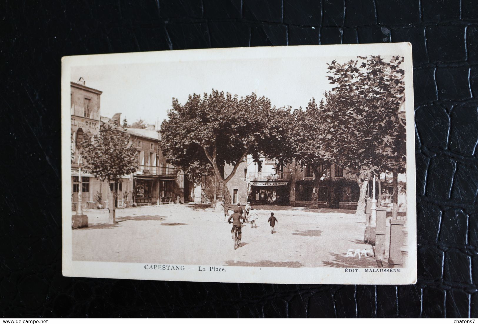 PI 295 - [34] Hérault - Capestang - La Place Edit. Malaussène - Pas Circulé - Capestang