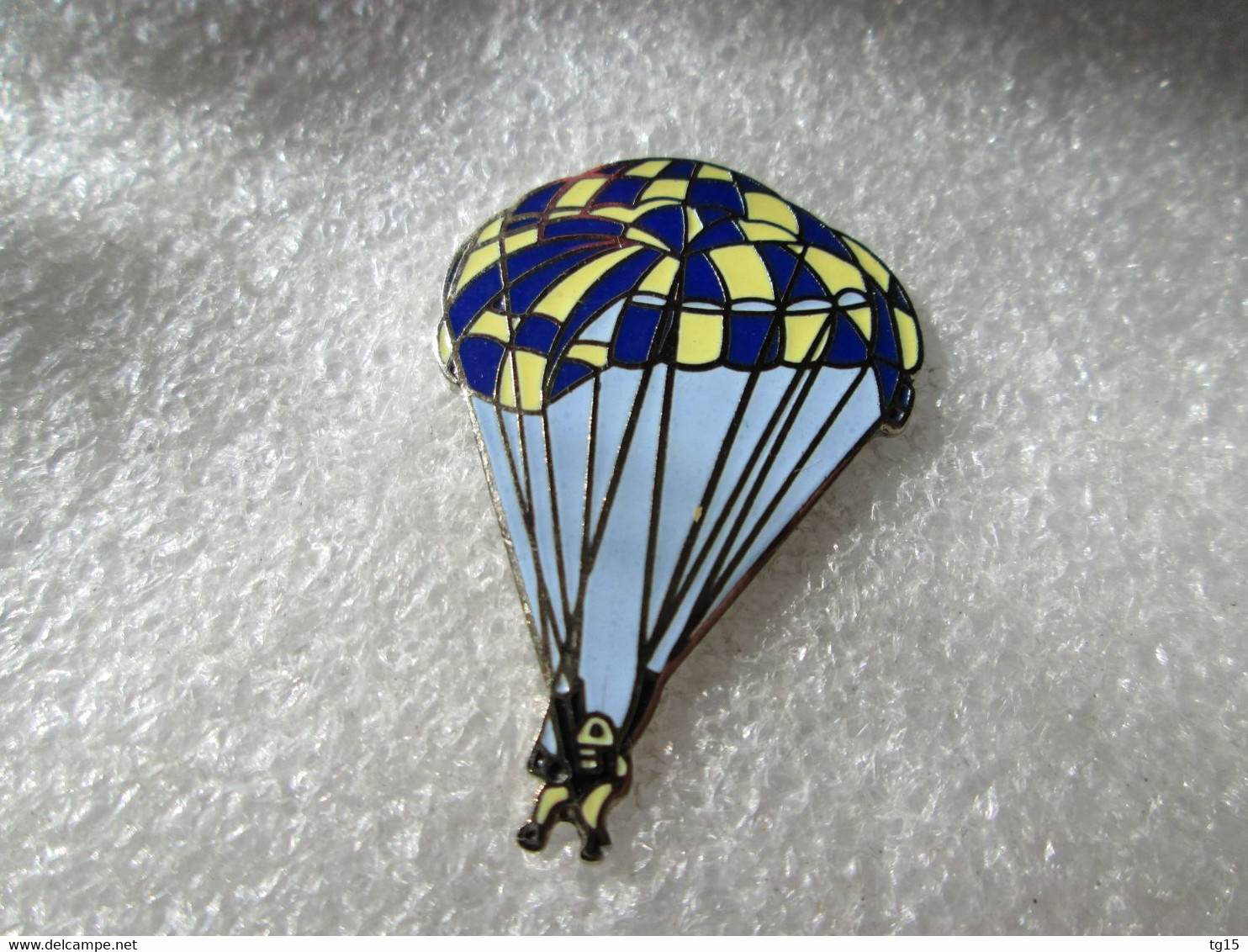 TOP PIN'S   PARACHUTE    Email Grand Feu - Parachutespringen