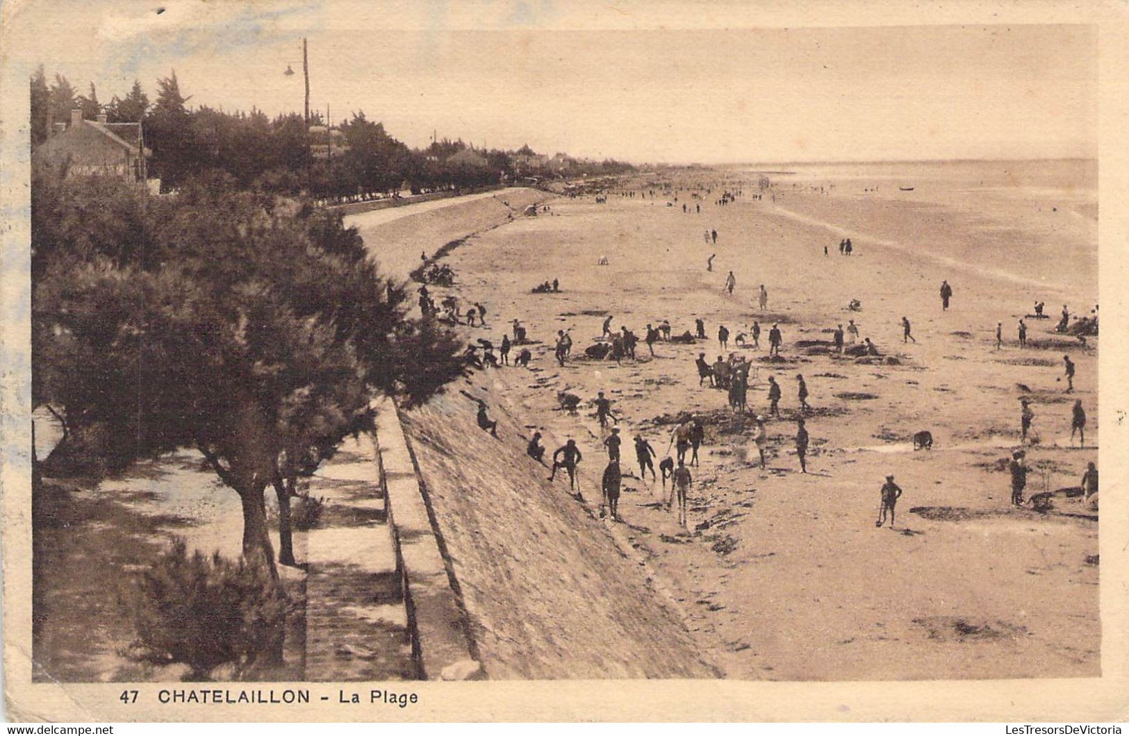 CPA - 17 - CHATELAILLON - La Plage - Touriste - Baigneurs - Edition La Civette Chatelaillon - Châtelaillon-Plage