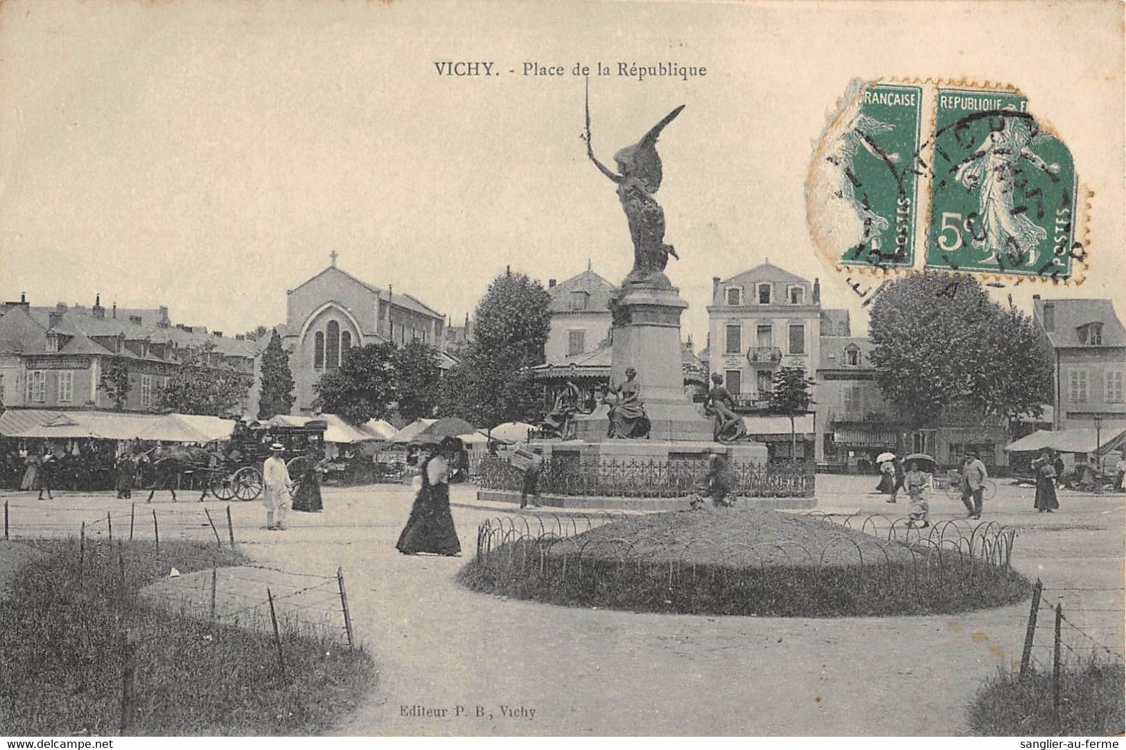 CPA 03 VICHY PLACE DE LA REPUBLIQUE - Vichy