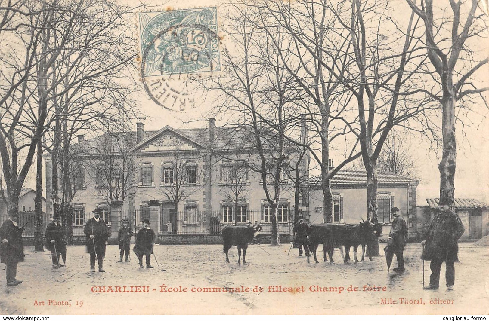 CPA 42 CHARLIEU ECOLE COMMUNALE DE FILLES ET CHAMP DE FOIRE - Charlieu
