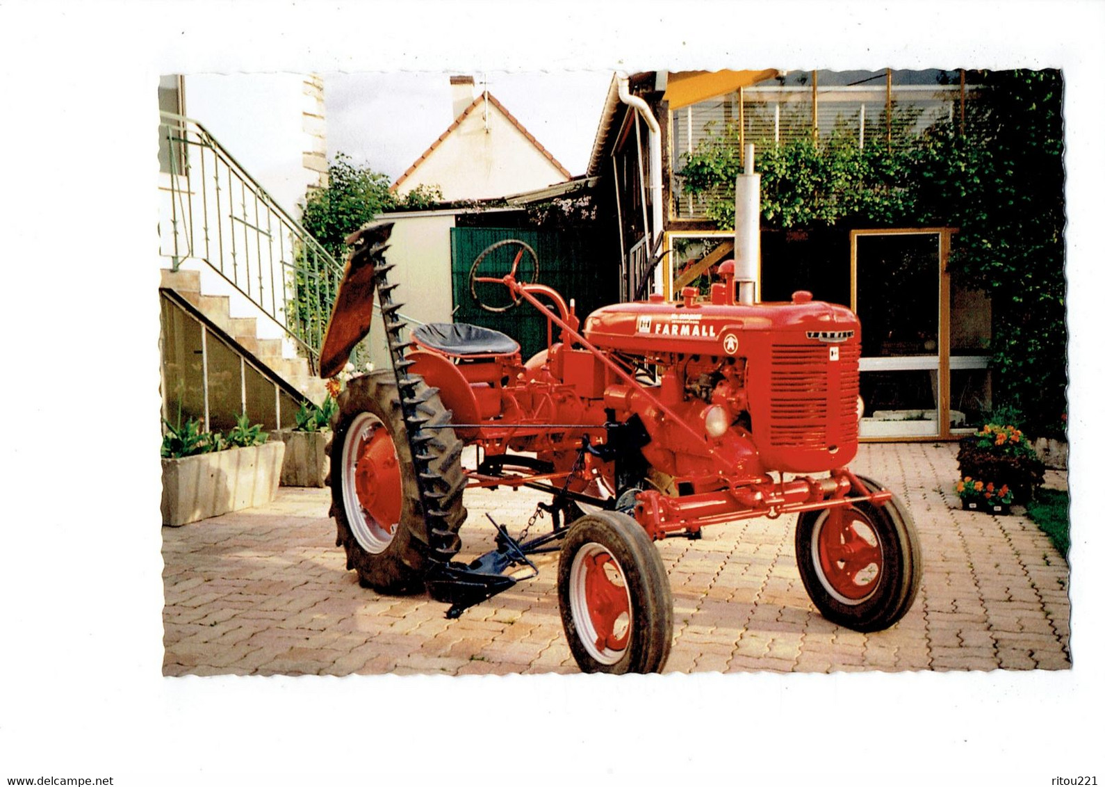 Cpm - 21 - Côte D'Or - VARANGES - N° 62 - M. Brullebaut Restaurateur De Tracteurs - Tracteur Gros Plan FARMALL - Tractors