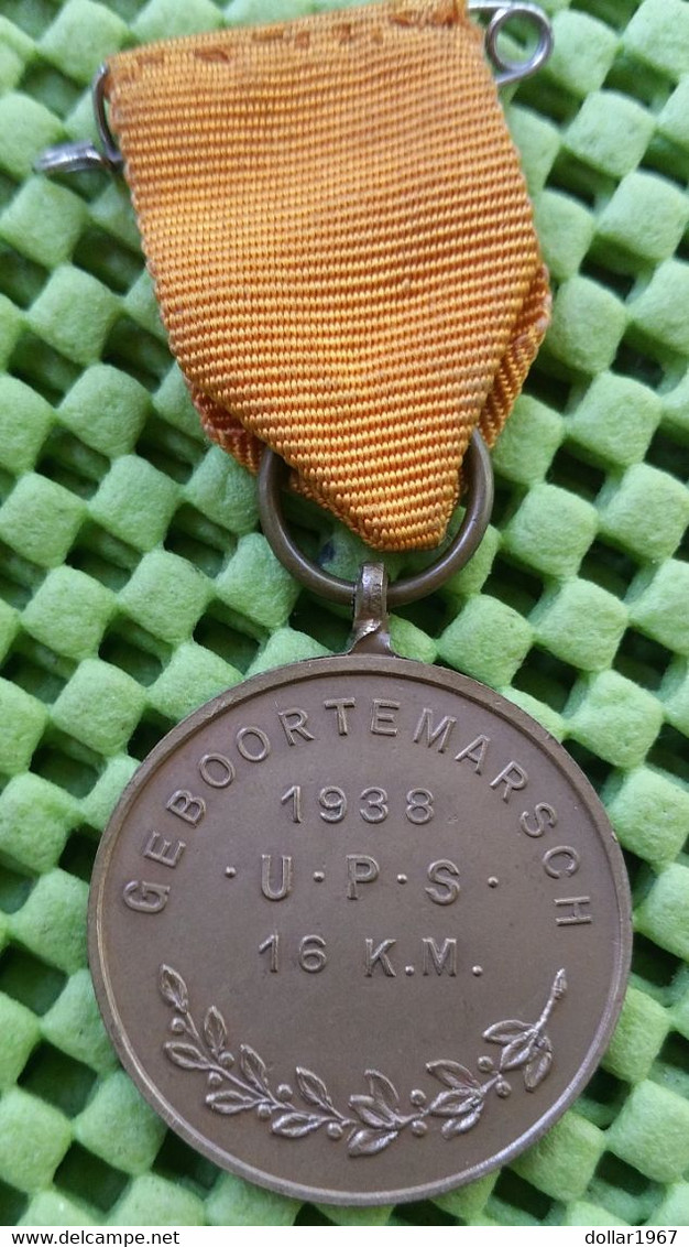 Medaille - Oranje Boven , Geboortemarsch - U.P.S 16 Km - 1938 - 3 Foto's  For Condition.(Originalscan !!) - Royal/Of Nobility