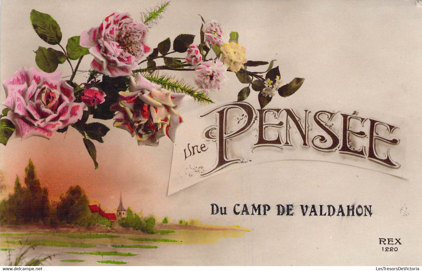 CPA Une Pensée Du Camp De Valdahon - REX 1220- Fleurs Roses - Paysage - Saluti Da.../ Gruss Aus...