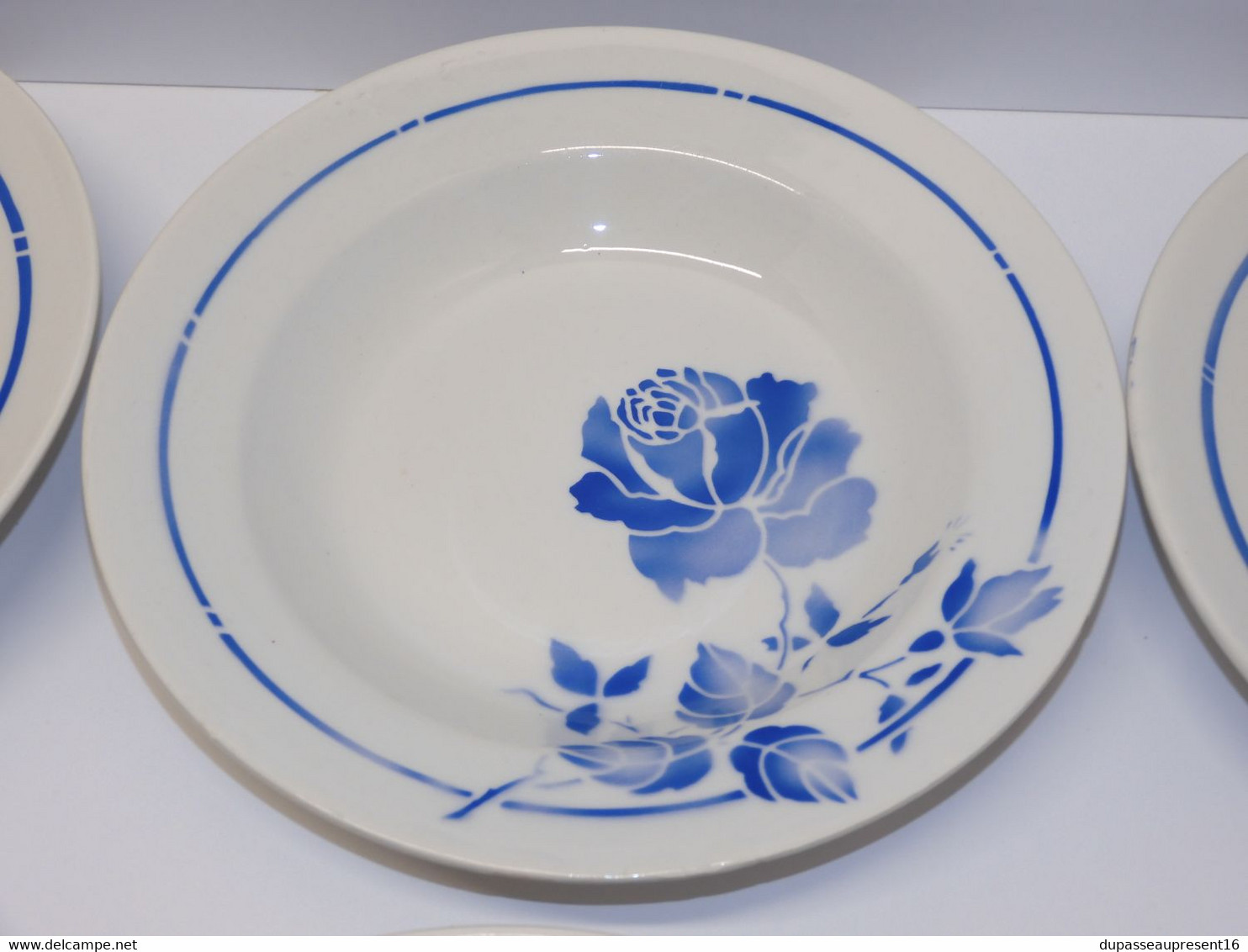 *6 ASSIETTES DEMI CREUSES MOULIN DES LOUPS HAMAGE Mod. RIGOBERT ROSES BLEUES  E - Orchies/Moulin Des Loups (FRA)