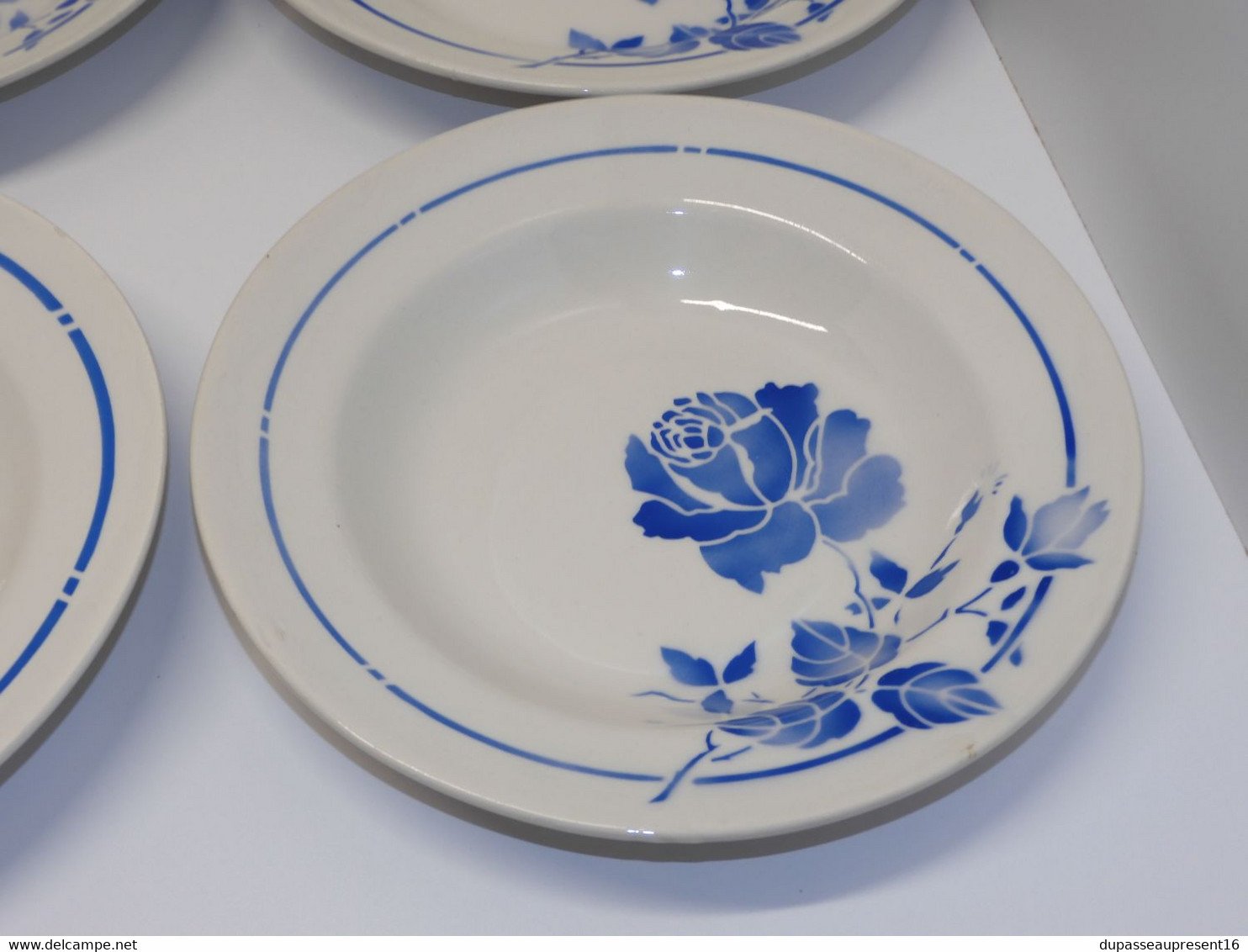 *6 ASSIETTES DEMI CREUSES MOULIN DES LOUPS HAMAGE mod. RIGOBERT ROSES BLEUES  E