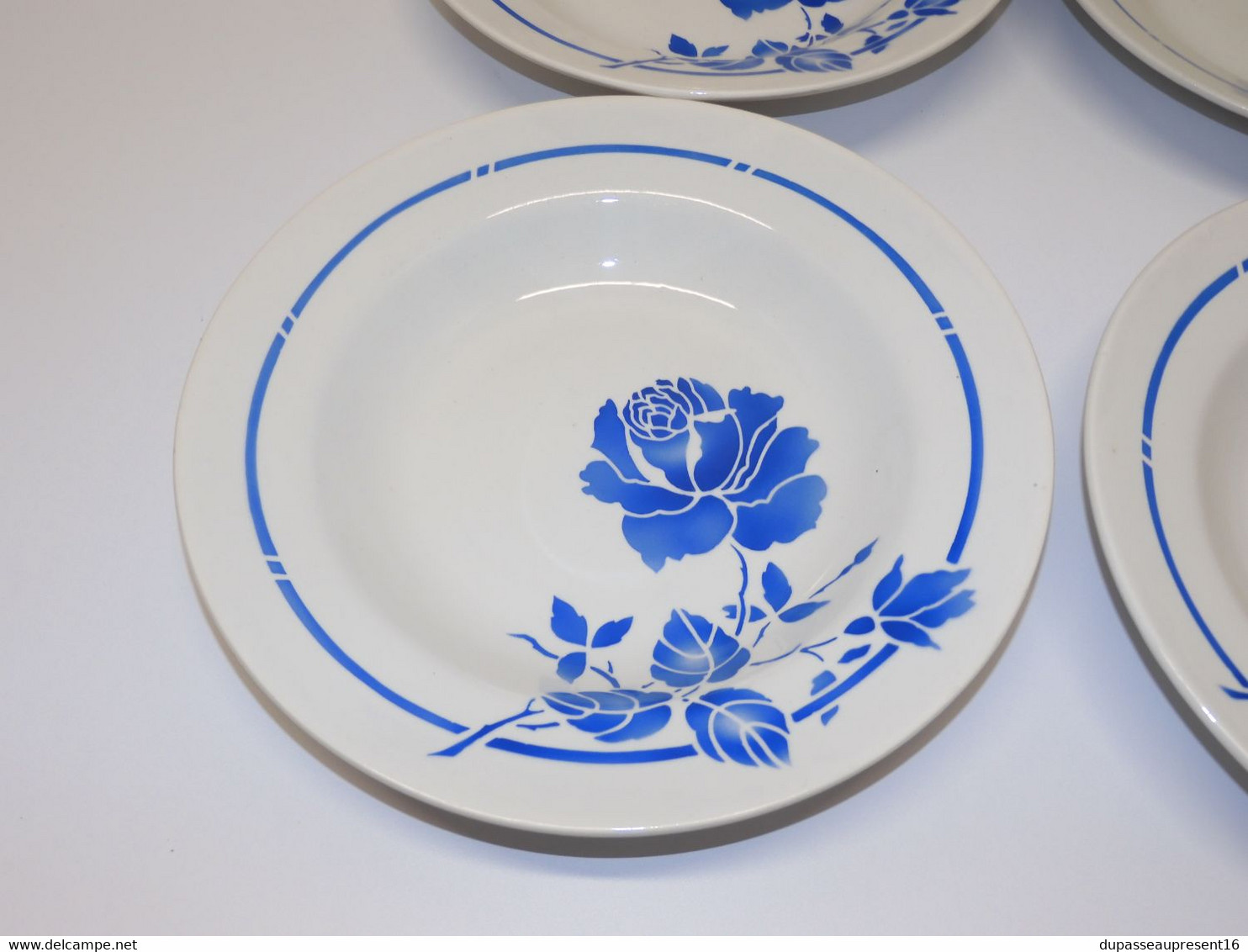 *6 ASSIETTES DEMI CREUSES MOULIN DES LOUPS HAMAGE mod. RIGOBERT ROSES BLEUES  E