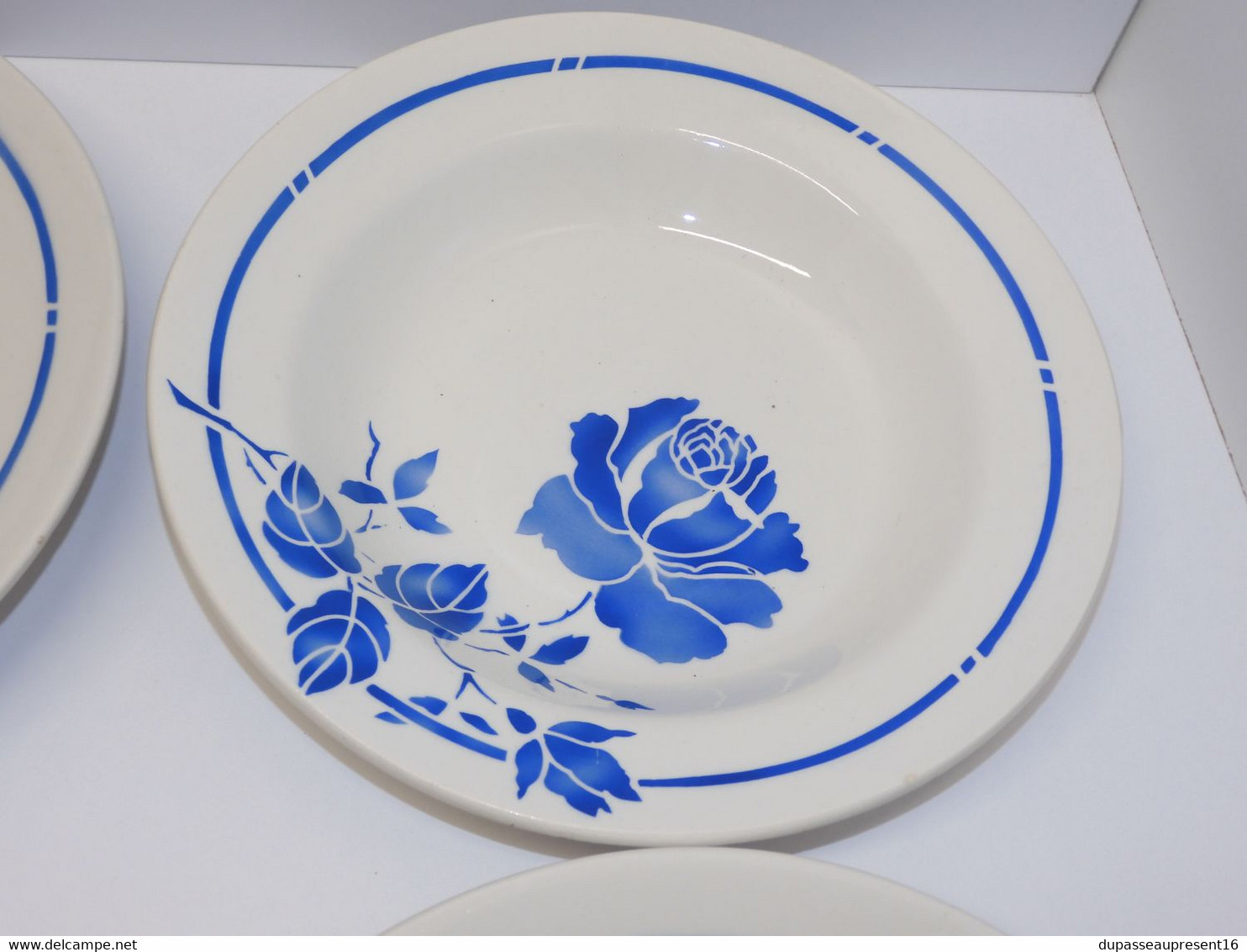 *6 ASSIETTES DEMI CREUSES MOULIN DES LOUPS HAMAGE Mod. RIGOBERT ROSES BLEUES  E - Orchies/Moulin Des Loups (FRA)