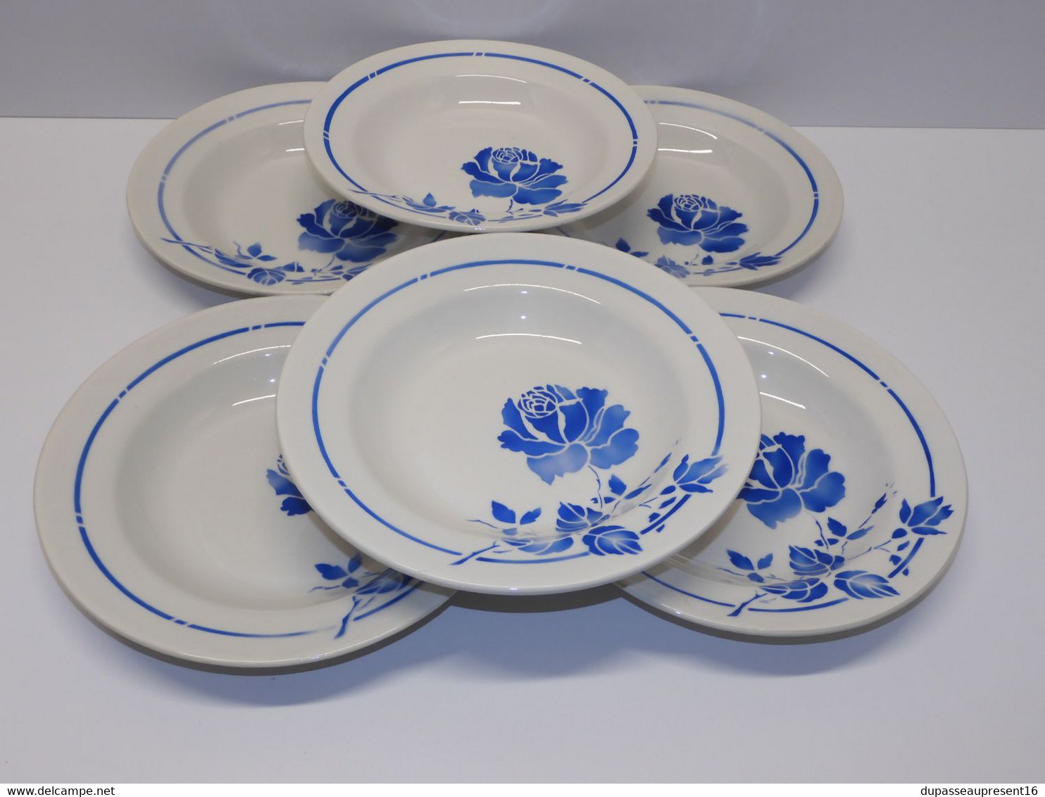 *6 ASSIETTES DEMI CREUSES MOULIN DES LOUPS HAMAGE mod. RIGOBERT ROSES BLEUES  E