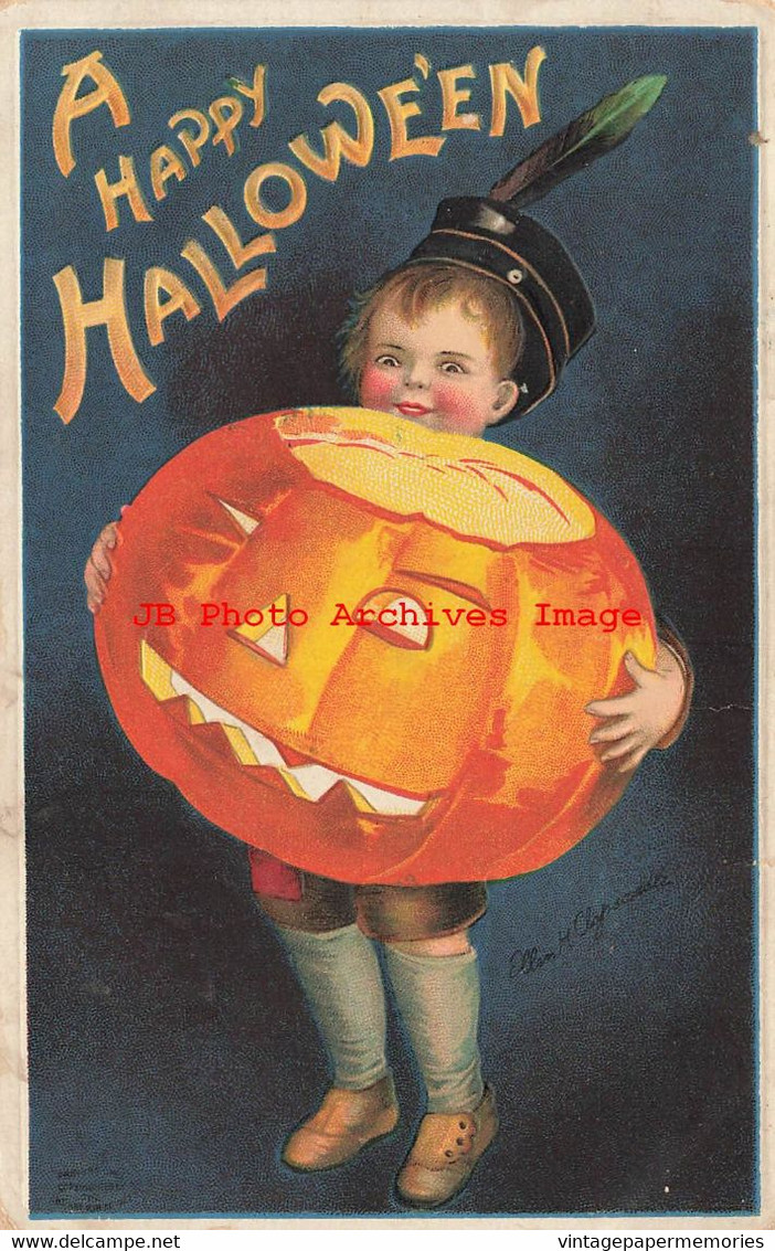 341713-Halloween, IAP No 978-4, Ellen Clapsaddle, Boy Holding Large JOL - Halloween