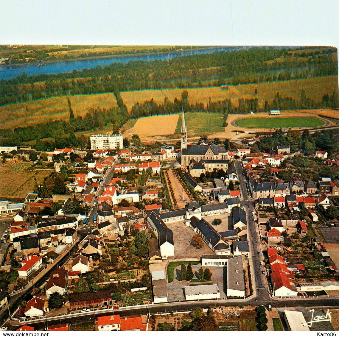 St Sébastien Sur Loire * Vue Aérienne Sur Le Centre Du Village Et L'église * Stade Sport - Saint-Sébastien-sur-Loire