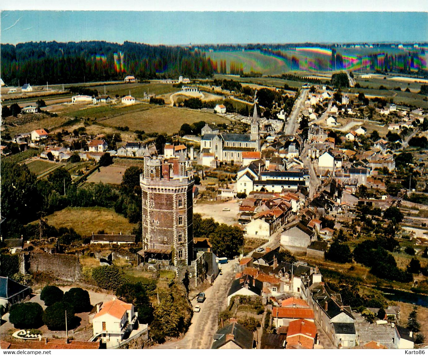 Oudon * Vue Générale Aérienne Sur La Ville Et La Tour - Oudon