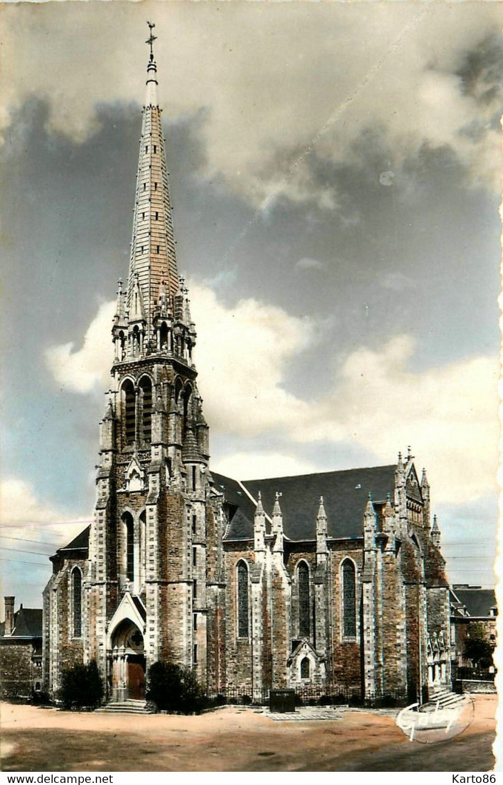 Guenrouët * Place De L'église Du Village - Guenrouet