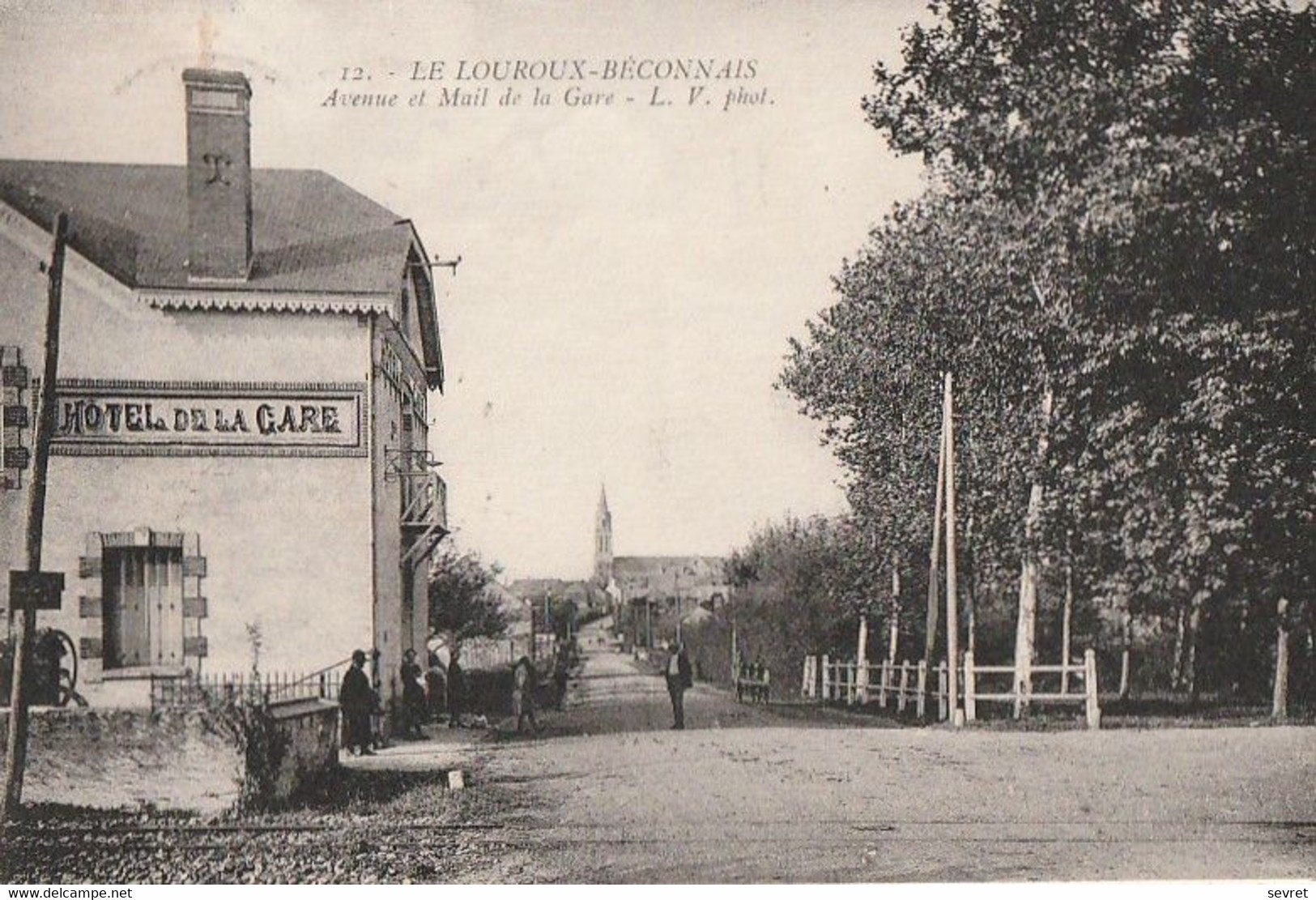 LE LOUROUX-BECONNAIS. - Avenue Et Mail De La Gare - Le Louroux Beconnais