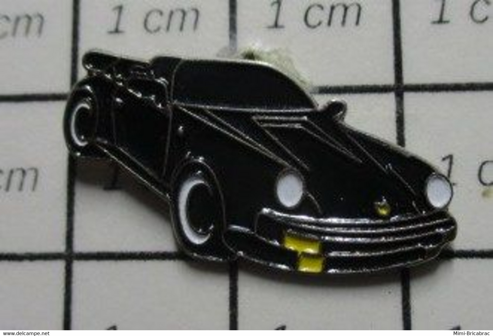 1321 Pin's Pins / Beau Et Rare / THEME : AUTOMOBILES / PORSCHE NOIRE DECAPOTABLE Par EDITIONS ATLAS - Porsche