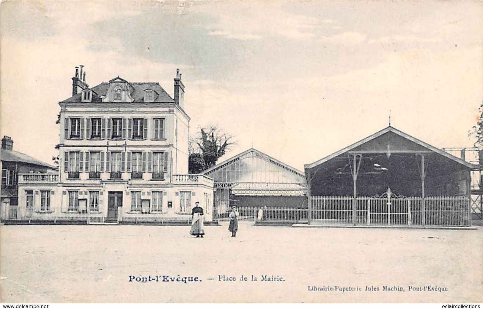 Pont-l'Evêque         14         Place De La Mairie Les Halles   (voir Scan) - Pont-l'Evèque