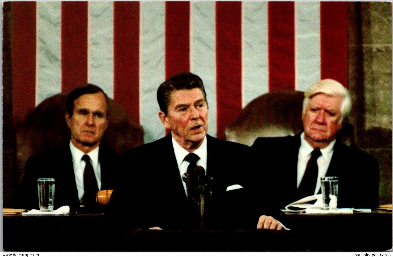 President Ronald Reagan With Vice President George Bush - Presidentes