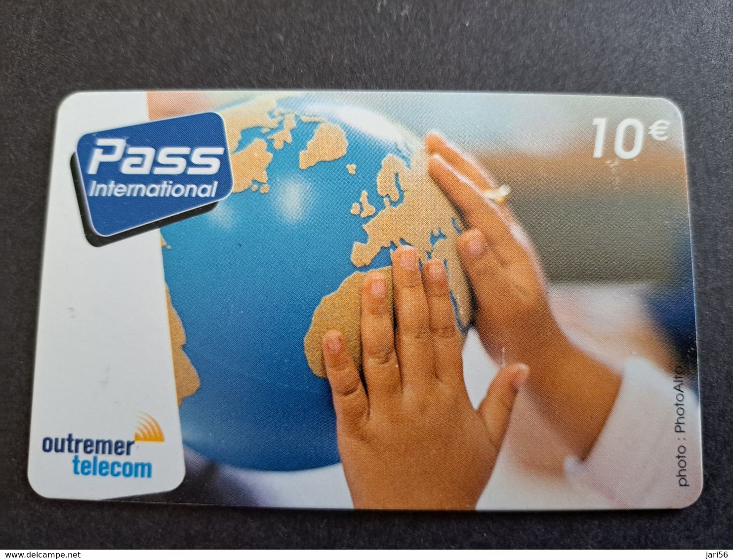 ST MARTIN  OUTREMER TELECOM /PASS INTERNATIONAL  10 €  / 2 HANDS ON EARTH SPHERE/GLOBE  (5000X)       ** 10510 ** - Antillas (Francesas)