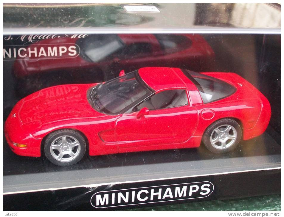 MINICHAMPS - CHEVROLET CORVETTE  AVEC SA  BOITE  Scala 1/43 - Minichamps