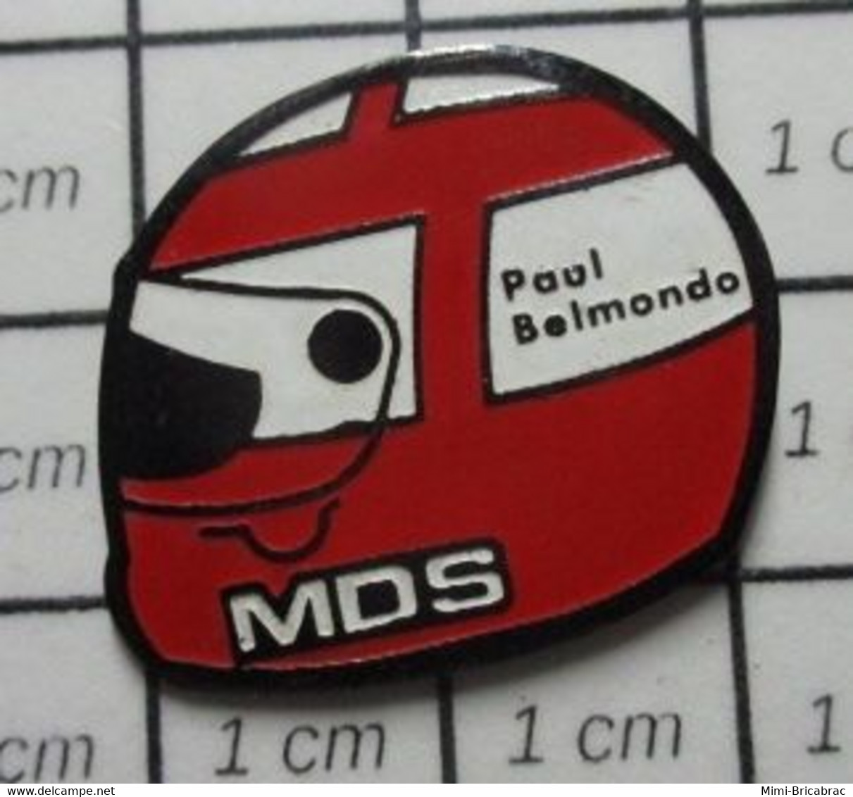 911d Pin's Pins / Beau Et Rare / THEME : SPORTS / AUTOMOBILE CASQUE MDS PILOTE PAUL BELMONDO Crac Crac Badaboum - Autorennen - F1