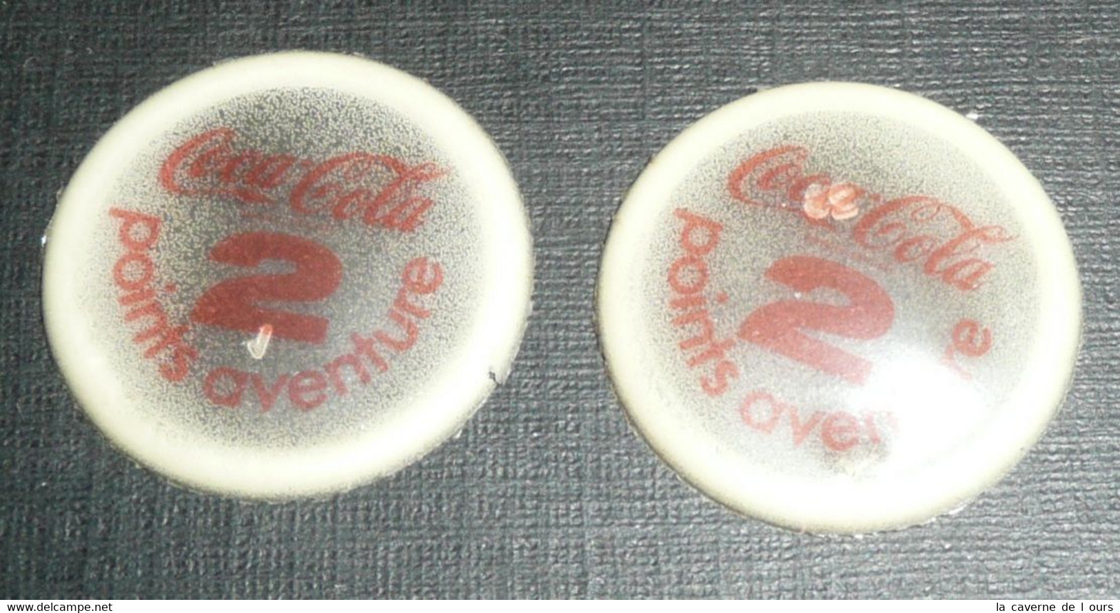 Rare Lot De 2 Jetons De Capsules En Caoutchouc/latex COCA-COLA Points Aventure - Autres & Non Classés