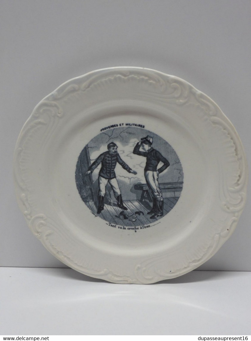 *PETITE ASSIETTE PARLANTE PORCELAINE OPAQUE De GIEN PROVERBES & MILITAIRES   E - Gien (FRA)