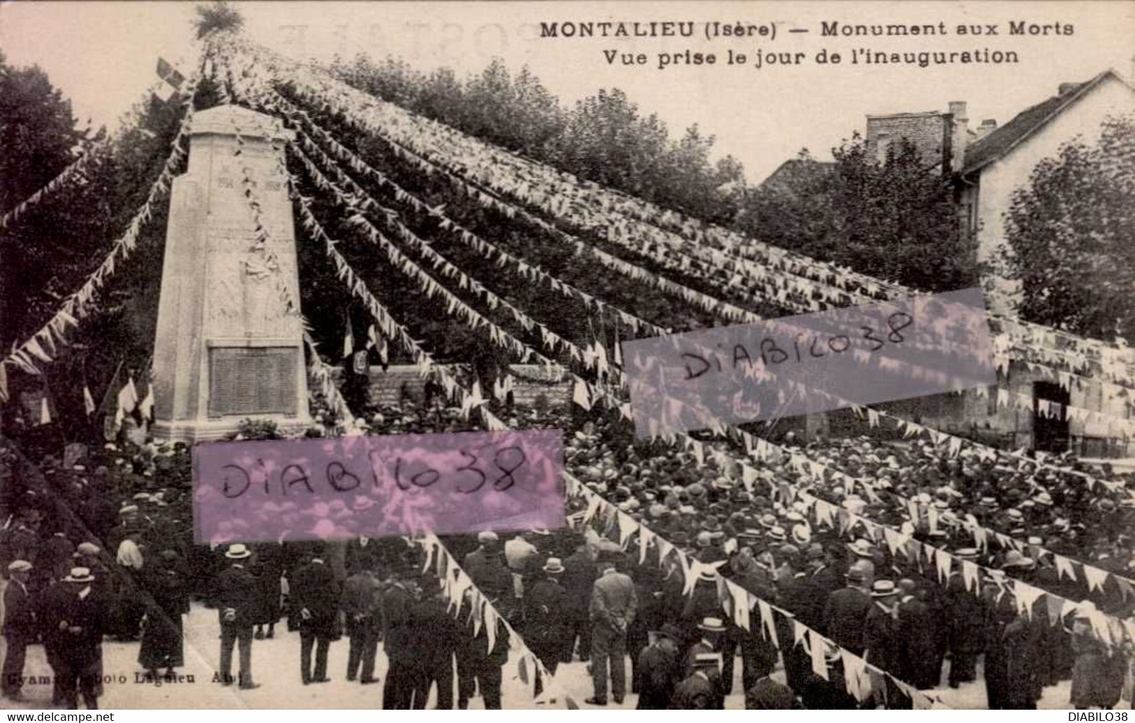 MONTALIEU     ( ISERE )    MONUMENT AUX MORTS . VUE PRISE LE JOUR DE L ' INAUGURATION - Einweihungen