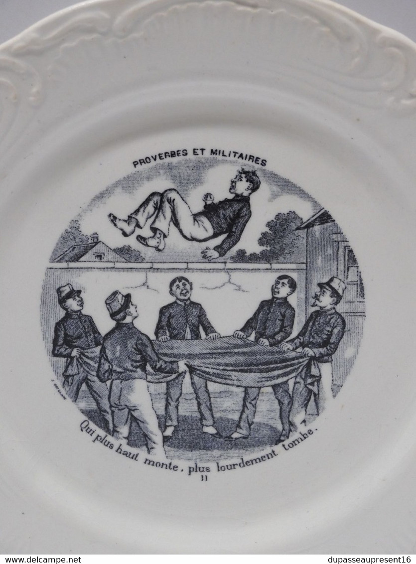 *PETITE ASSIETTE PARLANTE PORCELAINE OPAQUE De GIEN PROVERBES & MILITAIRES   E - Gien (FRA)