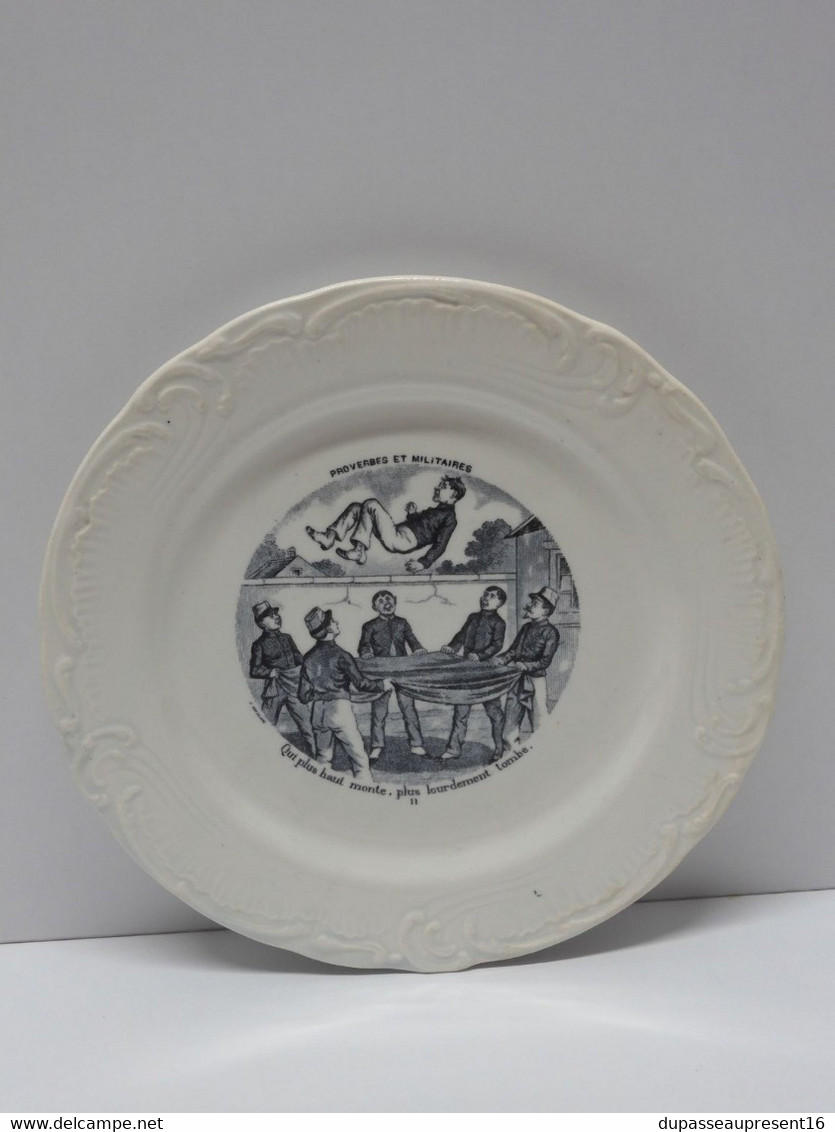 *PETITE ASSIETTE PARLANTE PORCELAINE OPAQUE De GIEN PROVERBES & MILITAIRES   E - Gien (FRA)