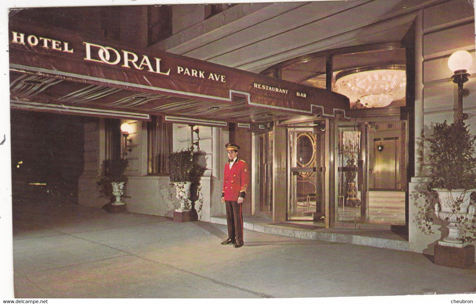 ETATS UNIS. NEW YORK CITY.  HOTEL DORAL PARK AVENUE. ANNEE 1966 + TEXTE + TIMBRES - Églises