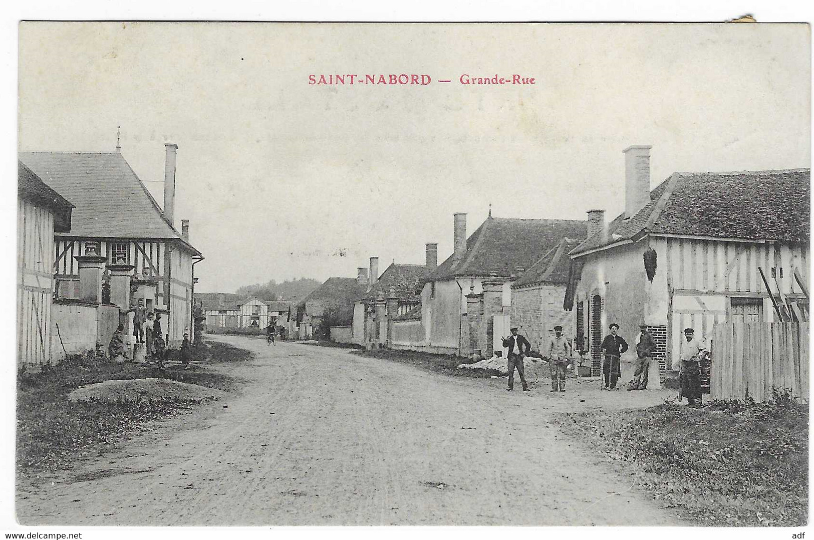 CPA ANIMEE ST SAINT NABORD, ANIMATION DANS LA GRANDE RUE, VOSGES 88 - Saint Nabord