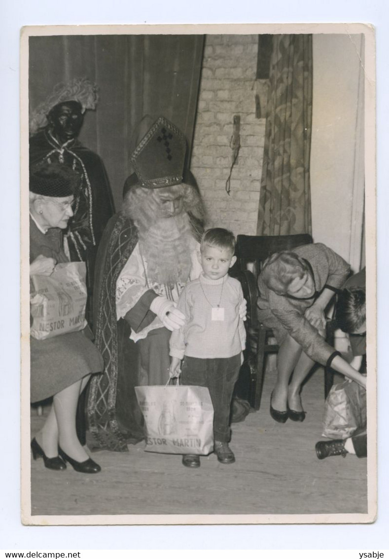 Originele Foto - Sinterklaas En Zwarte Piet Met Kind - 1958 - Personnes Anonymes