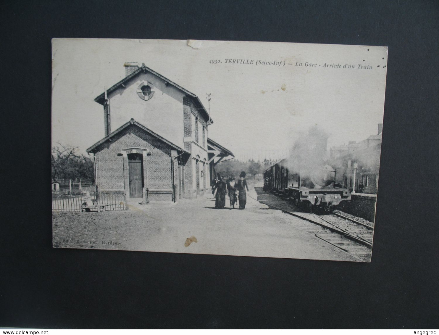 CPA  Yerville    La Gare Arrivée D'un Train - Yerville