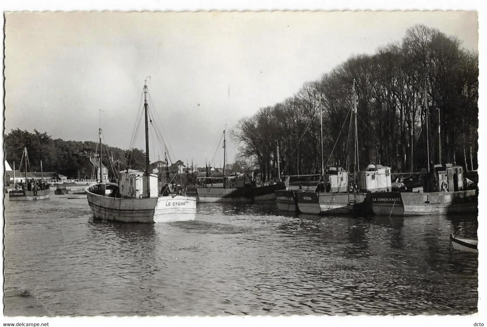 PONT L'ABBE (29) Chalutiers Au Port Ed. Puoillot Ehanno 392, Cpsm Pf - Pont L'Abbe