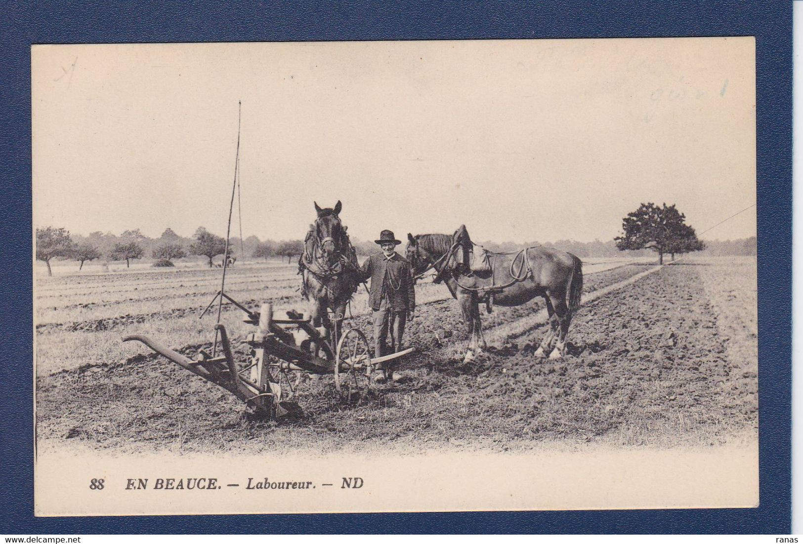 CPA En Beauce Métier Non Circulé Laboureur - Centre-Val De Loire